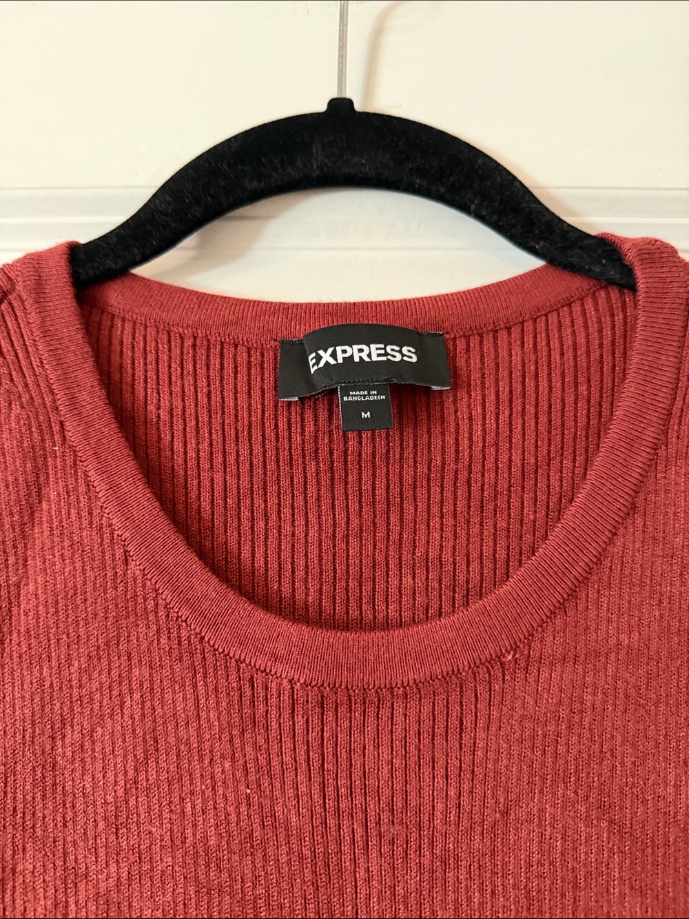 Express Ribbed Tank Top - Picture 2 of 3